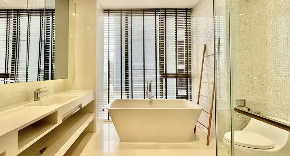 For rent and for sale 2 bedrooms condo in Khlong Toei, Bangkok