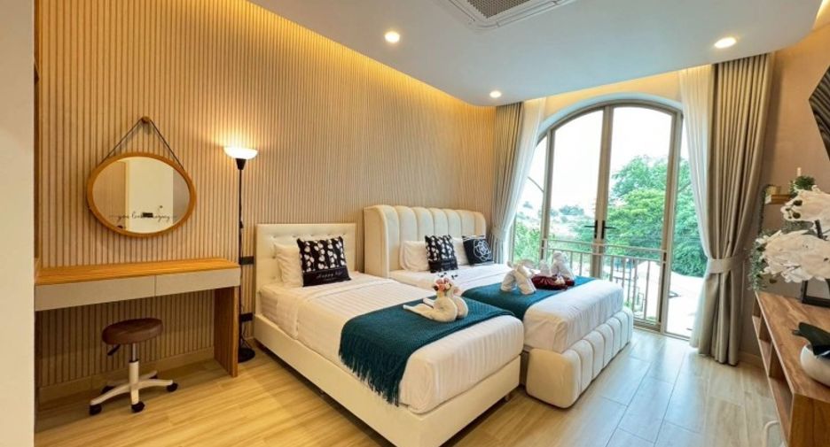For sale 5 bedrooms house in Bang Lamung, Chonburi
