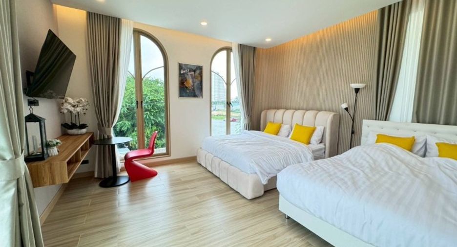 For sale 5 bedrooms house in Bang Lamung, Chonburi