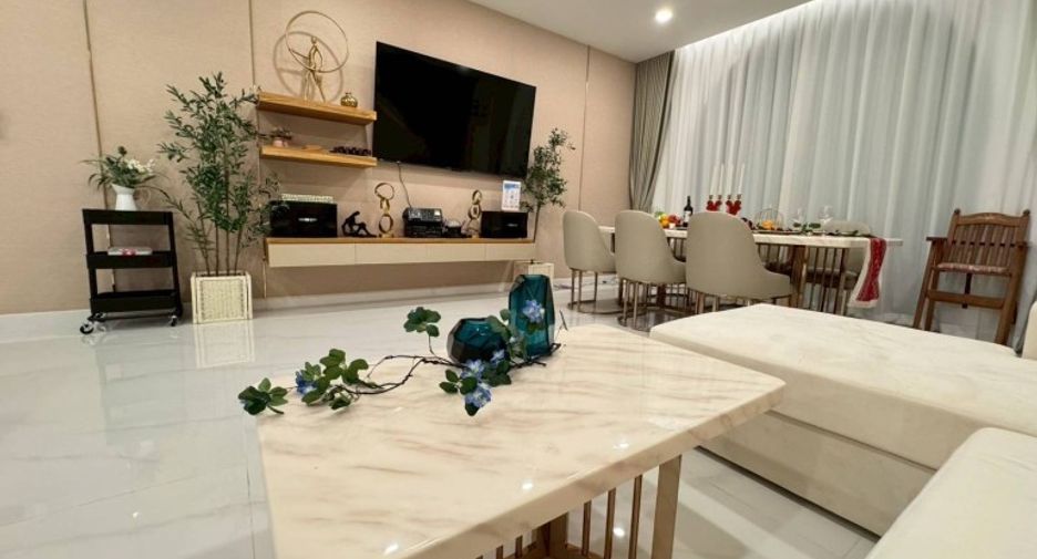 For sale 5 bedrooms house in Bang Lamung, Chonburi