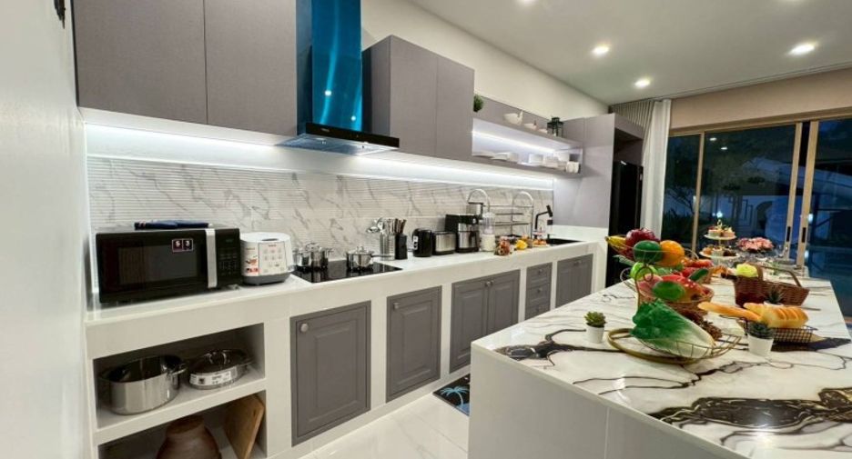 For sale 5 bedrooms house in Bang Lamung, Chonburi