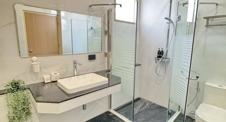 For sale 5 bedrooms house in Bang Lamung, Chonburi