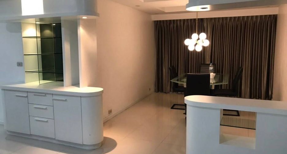For rent 3 bedrooms condo in Khlong Toei, Bangkok
