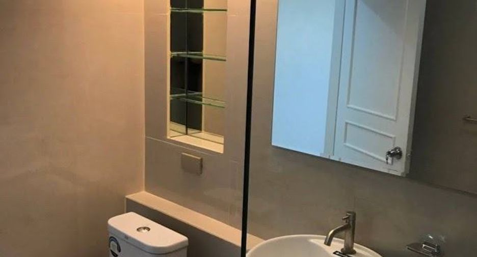 For rent 3 bedrooms condo in Khlong Toei, Bangkok