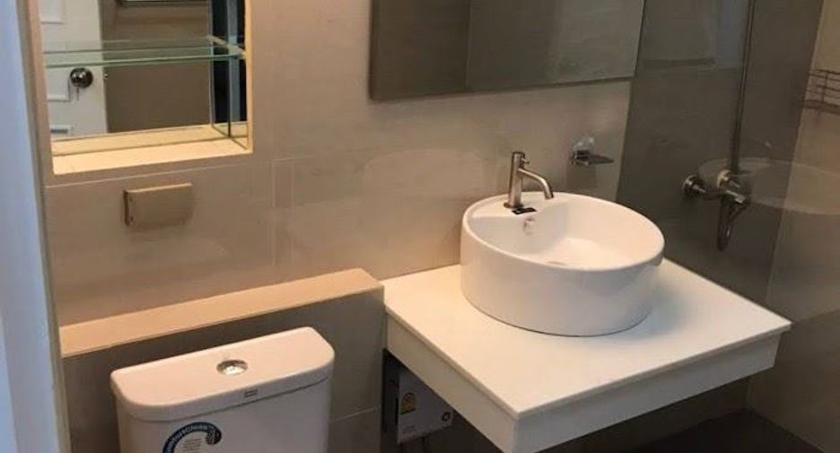 For rent 3 bedrooms condo in Khlong Toei, Bangkok