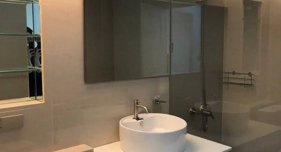 For rent 3 bedrooms condo in Khlong Toei, Bangkok