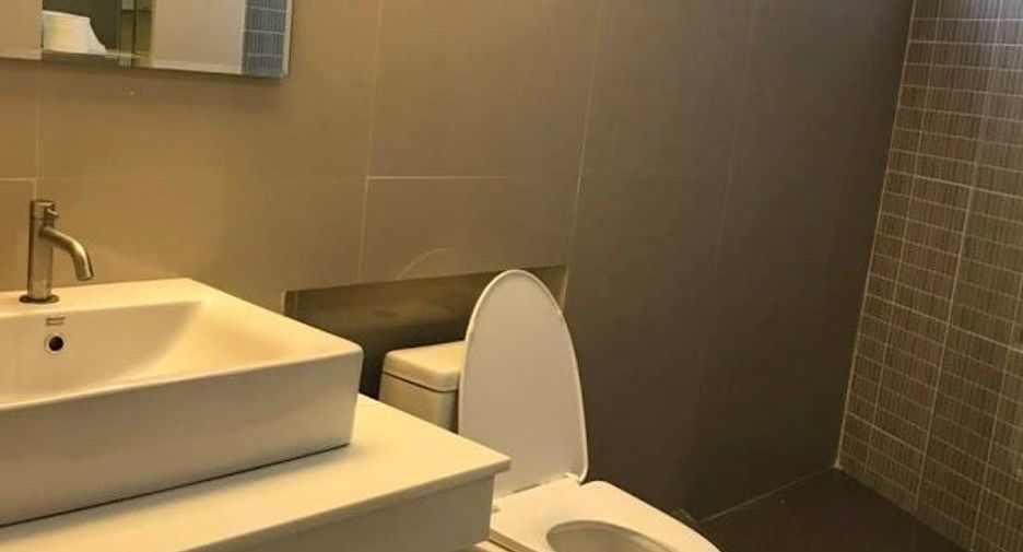 For rent 3 bedrooms condo in Khlong Toei, Bangkok