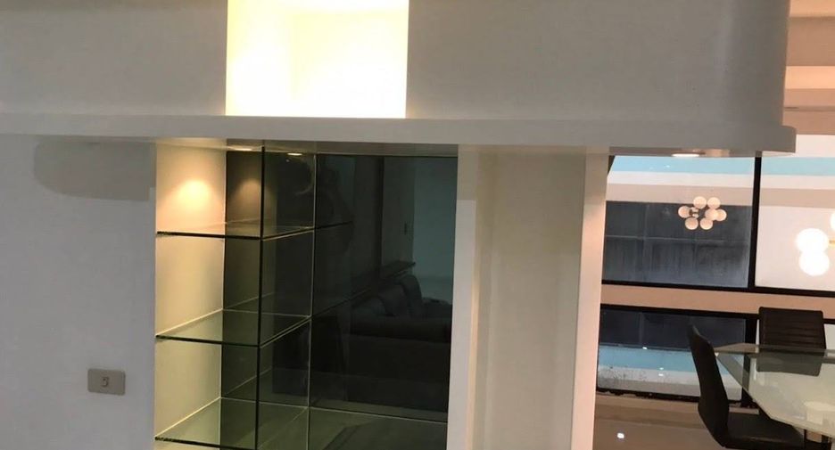 For rent 3 bedrooms condo in Khlong Toei, Bangkok