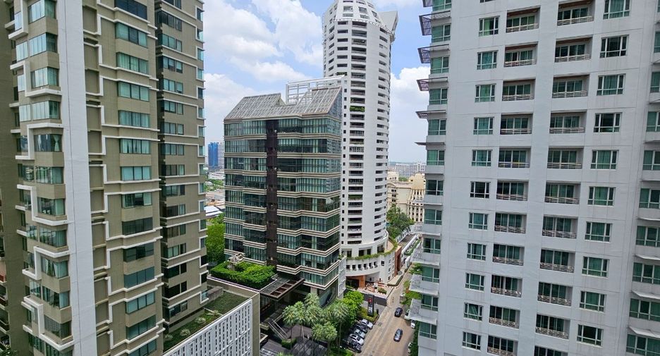 For rent 2 bedrooms condo in Khlong Toei, Bangkok