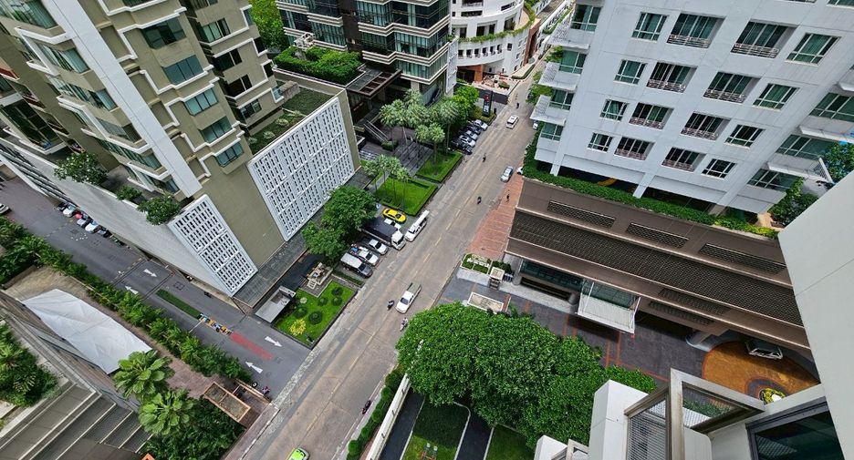 For rent 2 bedrooms condo in Khlong Toei, Bangkok