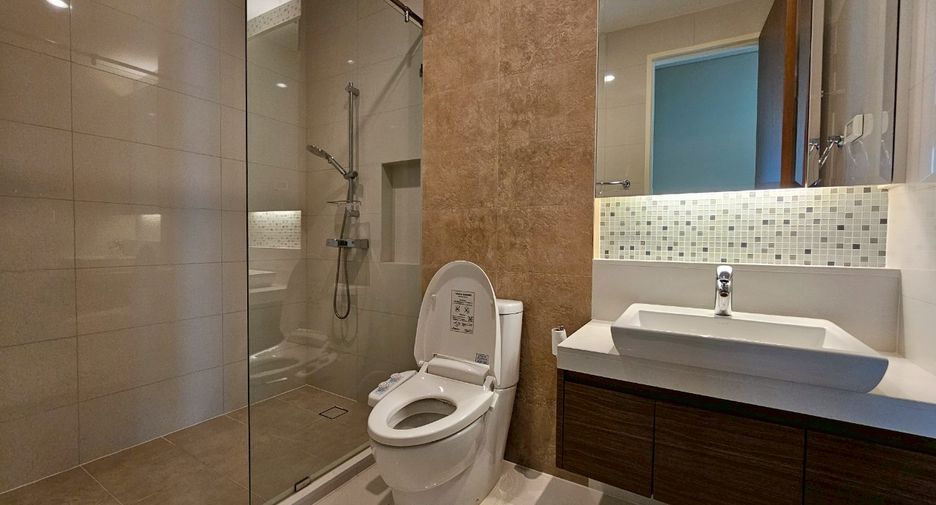 For rent 2 bedrooms condo in Khlong Toei, Bangkok
