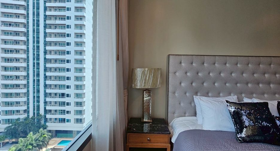 For rent 2 bedrooms condo in Khlong Toei, Bangkok