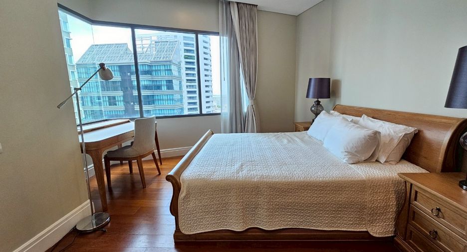 For rent 2 bedrooms condo in Khlong Toei, Bangkok