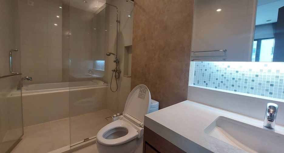For rent 2 bedrooms condo in Khlong Toei, Bangkok