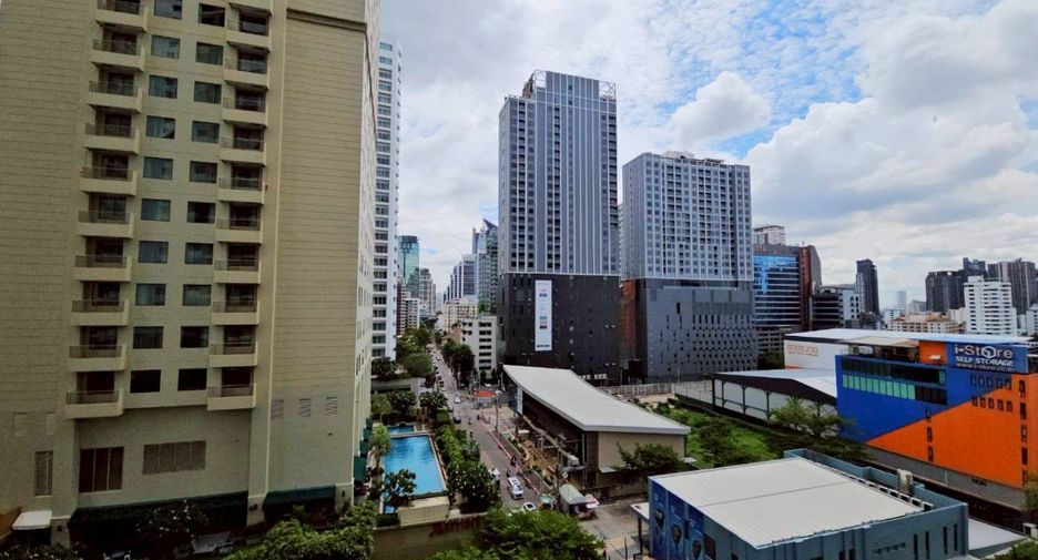 For rent 2 bedrooms condo in Khlong Toei, Bangkok