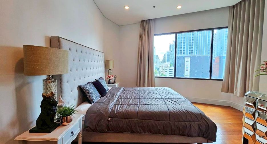 For rent 2 bedrooms condo in Khlong Toei, Bangkok