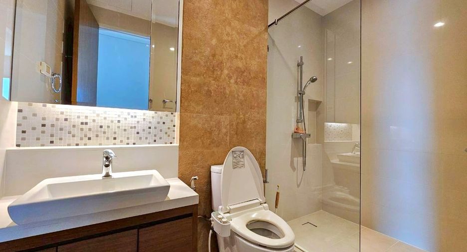 For rent 2 bedrooms condo in Khlong Toei, Bangkok