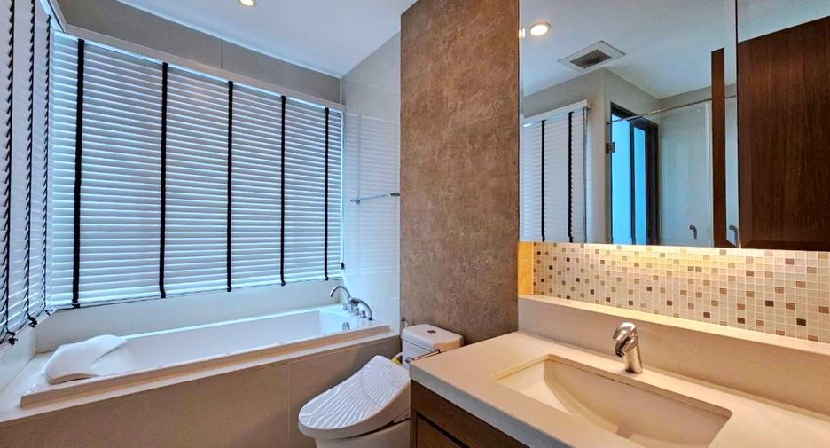 For rent 2 bedrooms condo in Khlong Toei, Bangkok