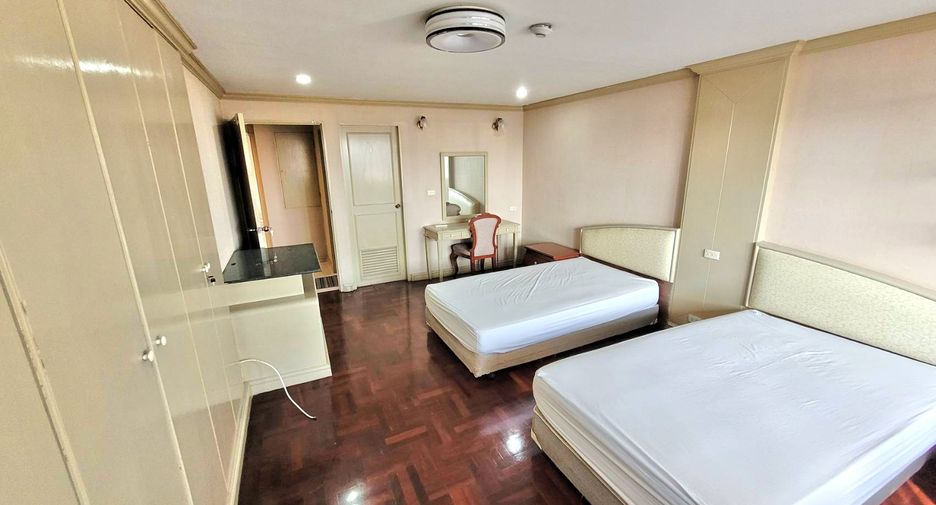 For rent 3 bedrooms condo in Watthana, Bangkok