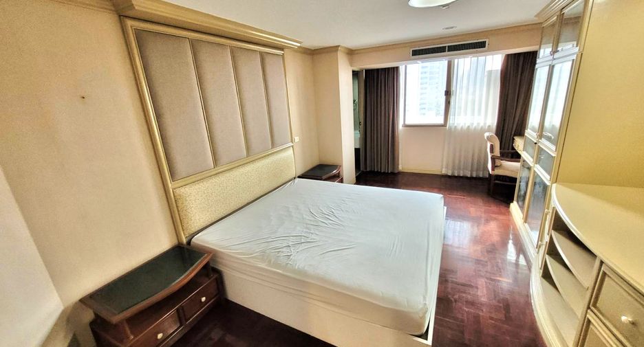 For rent 3 bedrooms condo in Watthana, Bangkok