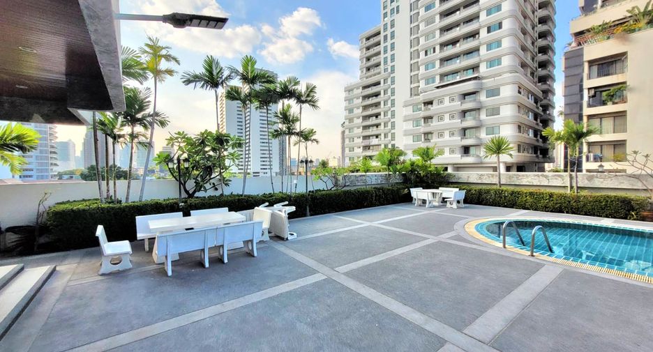 For rent 3 bedrooms condo in Watthana, Bangkok