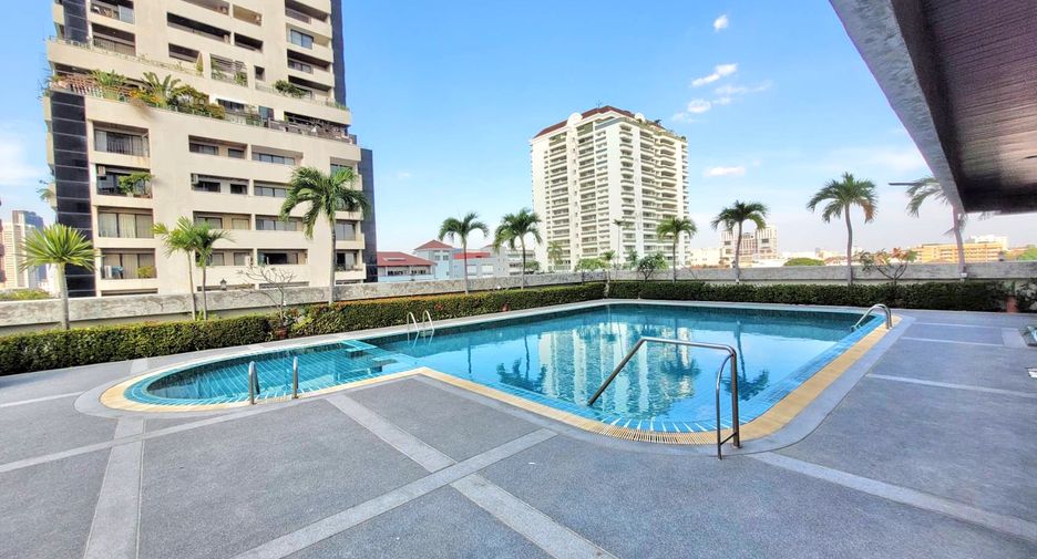 For rent 3 bedrooms condo in Watthana, Bangkok