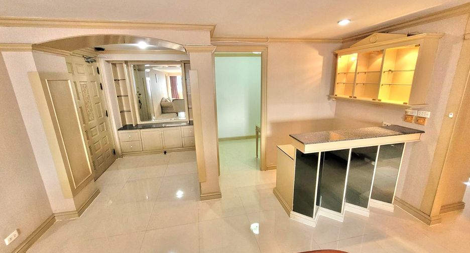 For rent 3 bedrooms condo in Watthana, Bangkok