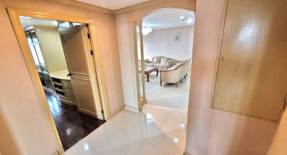 For rent 3 bedrooms condo in Watthana, Bangkok
