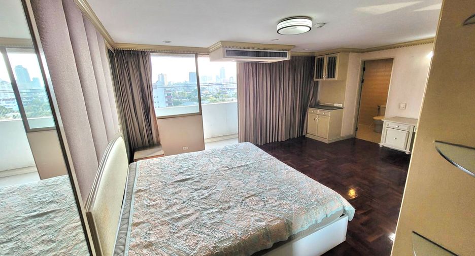 For rent 3 bedrooms condo in Watthana, Bangkok