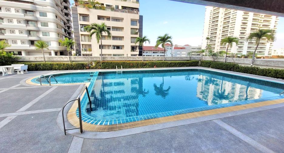 For rent 3 bedrooms condo in Watthana, Bangkok