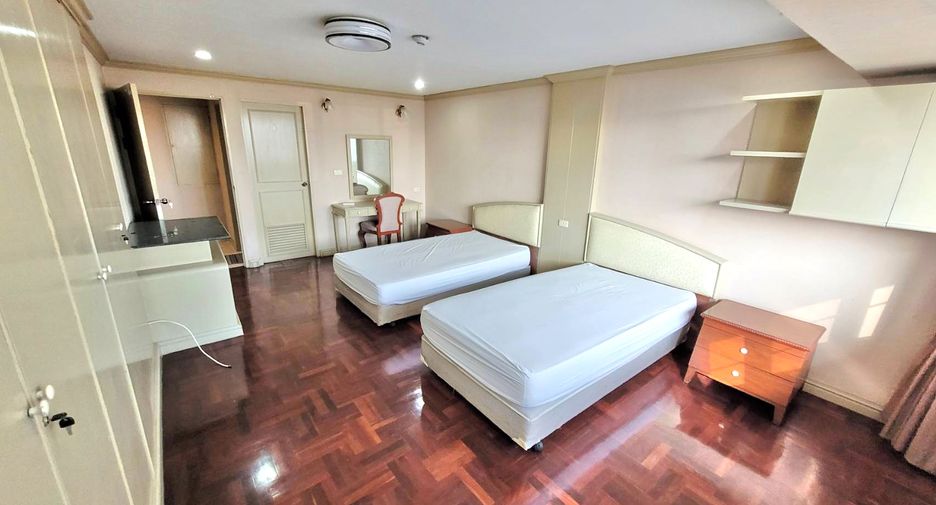 For rent 3 bedrooms condo in Watthana, Bangkok