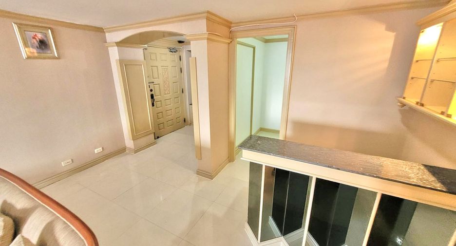 For rent 3 bedrooms condo in Watthana, Bangkok