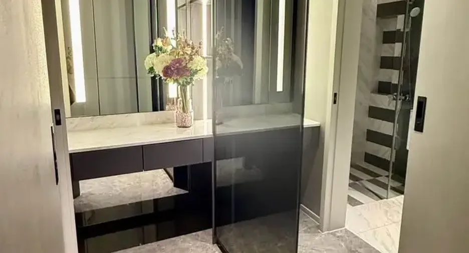 Condo en alquiler de 3 habitaciones en Watthana, Bangkok