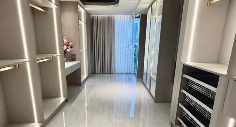Condo en alquiler de 3 habitaciones en Watthana, Bangkok