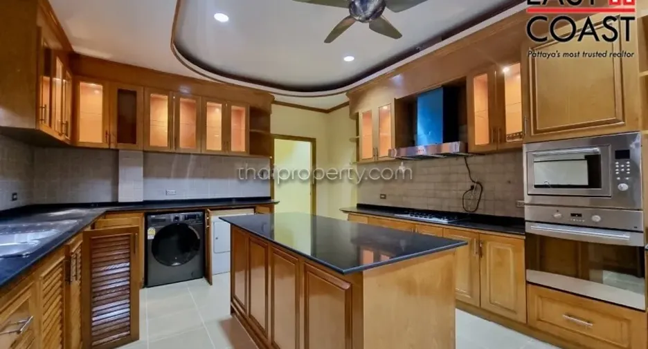 For rent and for sale 4 bedrooms house in Bang Lamung, Chonburi