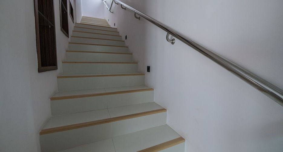 For rent 5 bedrooms house in East Pattaya, Pattaya