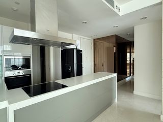 For sale 3 bedrooms condo in Pathum Wan, Bangkok