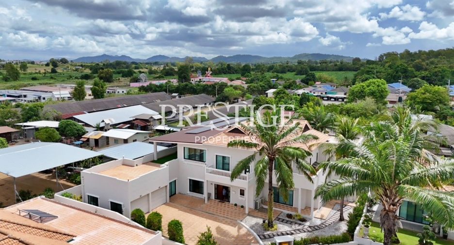 For sale 5 bedrooms house in Bang Lamung, Chonburi
