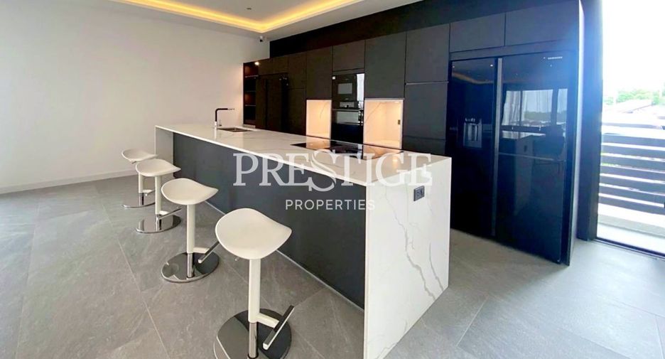 Casa en venta de 6 habitaciones en Bang Lamung, Chonburi