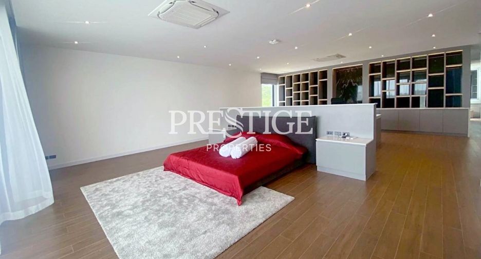 Casa en venta de 6 habitaciones en Bang Lamung, Chonburi