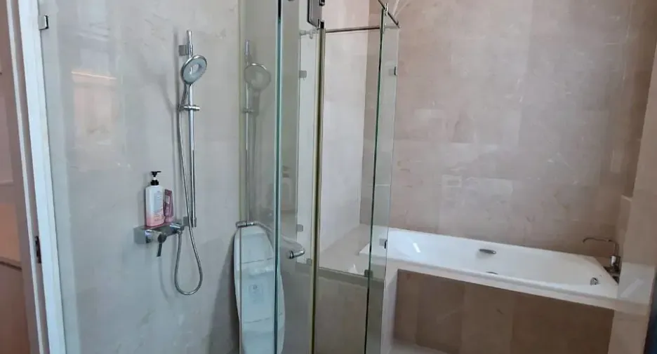 Condo en venta de 4 habitaciones en Yan Nawa, Bangkok
