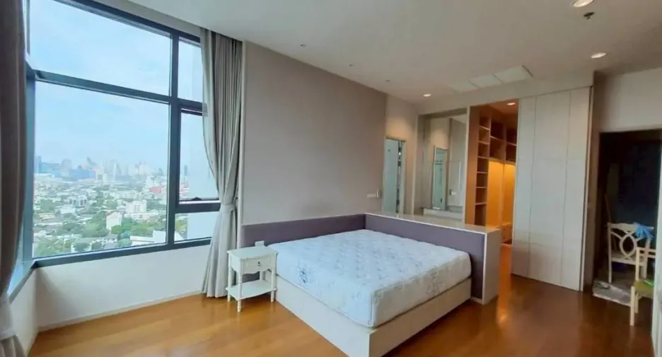 Condo en venta de 4 habitaciones en Yan Nawa, Bangkok