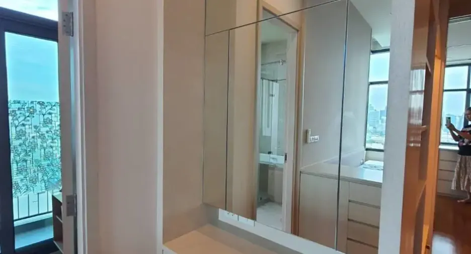 Condo en venta de 4 habitaciones en Yan Nawa, Bangkok