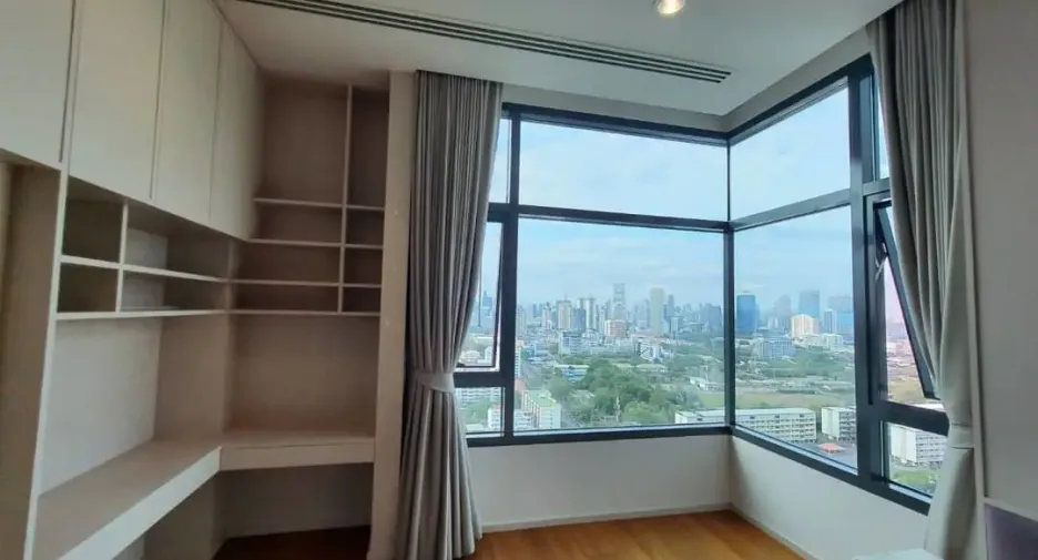 Condo en venta de 4 habitaciones en Yan Nawa, Bangkok