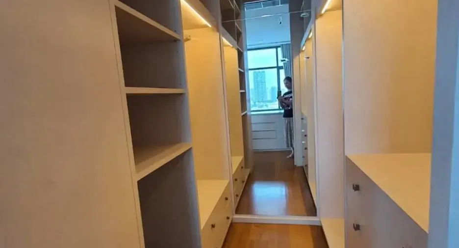 Condo en venta de 4 habitaciones en Yan Nawa, Bangkok