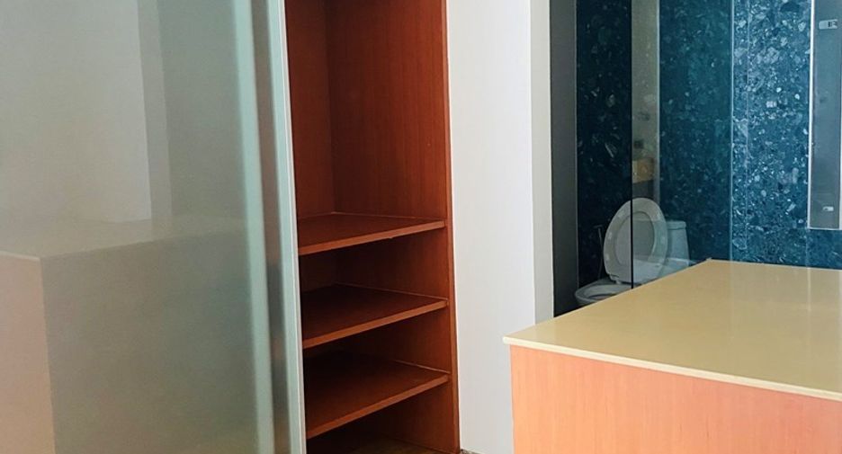 For sale 3 bedrooms condo in Khlong Toei, Bangkok