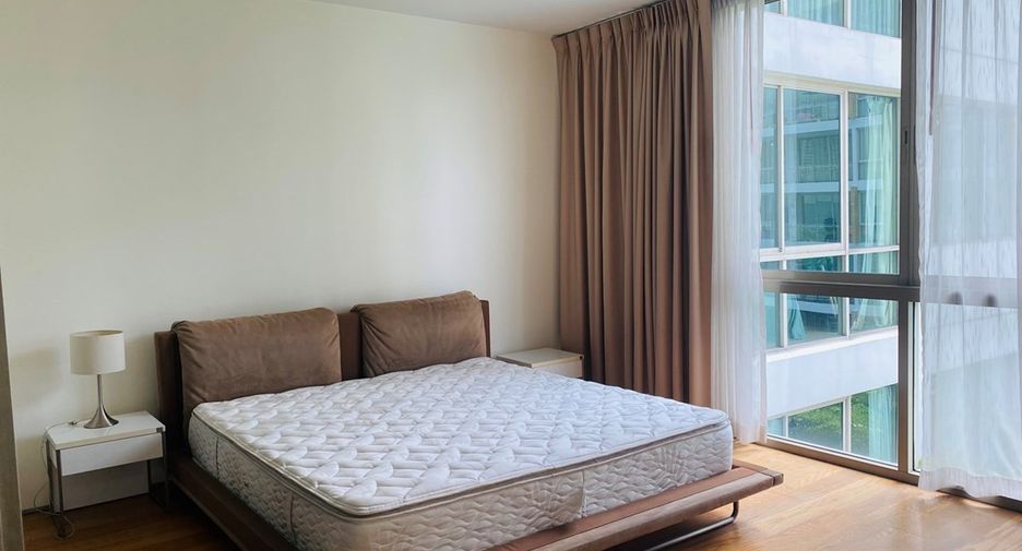 For sale 3 bedrooms condo in Khlong Toei, Bangkok