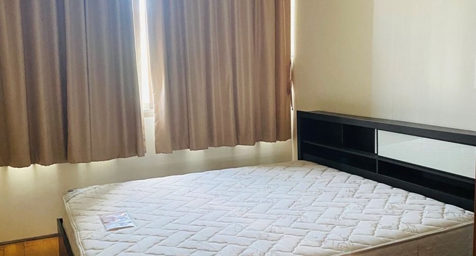 For sale 3 bedrooms condo in Khlong Toei, Bangkok