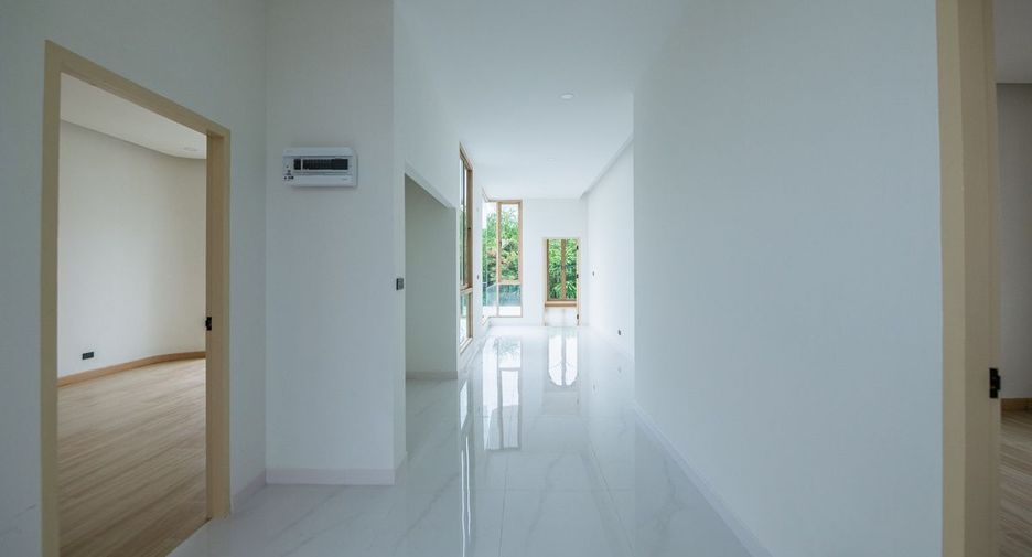 For sale 5 bedrooms house in Bang Lamung, Chonburi