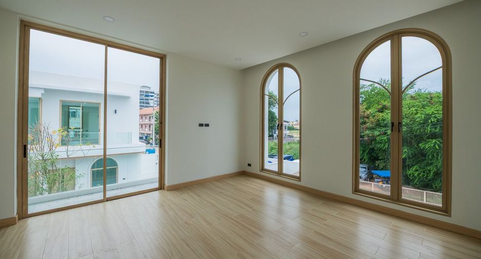 For sale 5 bedrooms house in Bang Lamung, Chonburi